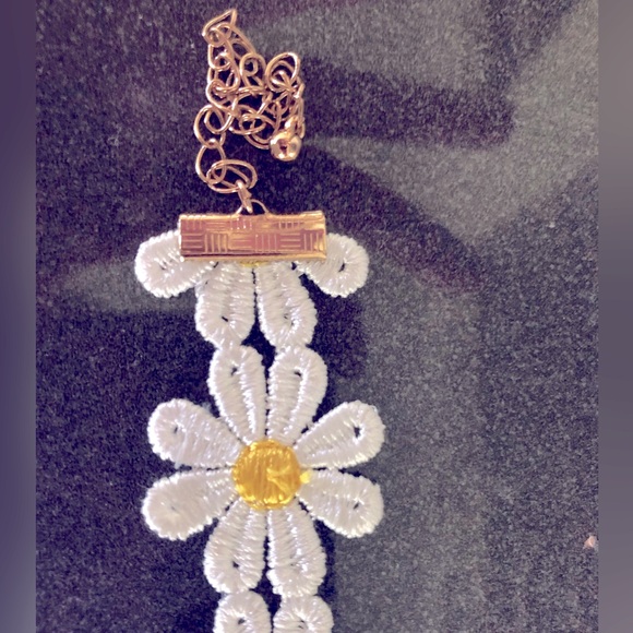 Daisy Chain Choker - Picture 3 of 3